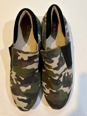 Bella Vita Women's Camouflage Slip-On Loafers - Green, Black & Tan 10 Wide